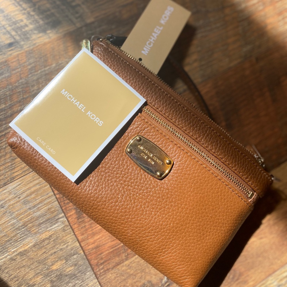 BRAND NEW authentic Michael Kors Wristlet